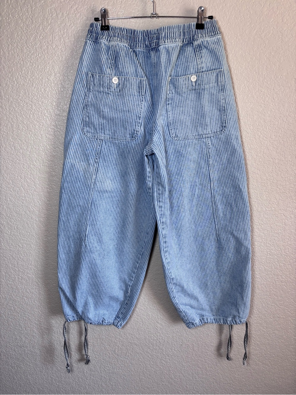 We The Free Bright Eyed Low-Slung Pull-On Barrel Jeans XS $148 - Picture 3 of 7